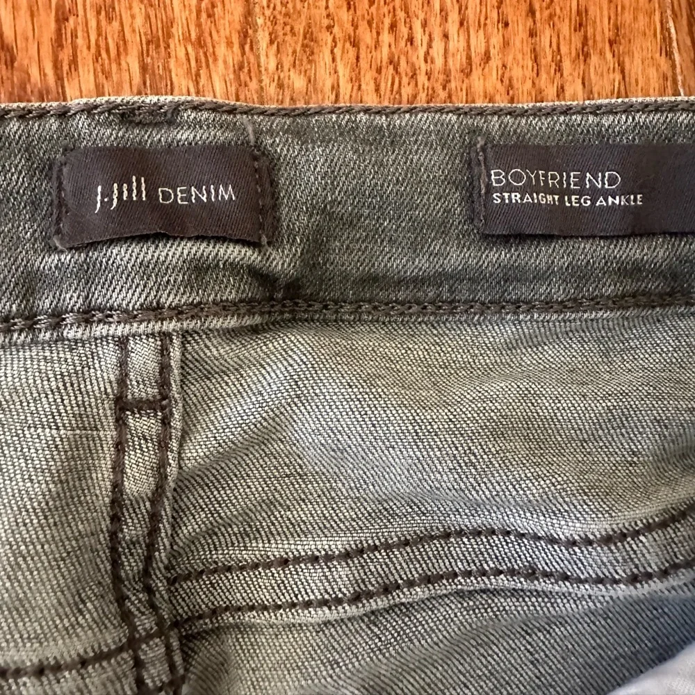 2 of NWT j. jill Woman’s Gray Jacket & Jeans, Sz S/4
